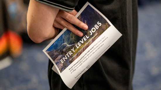 配先查配资 美国7月仅新增7.3万个就业岗位，前俩月数据被大幅下修